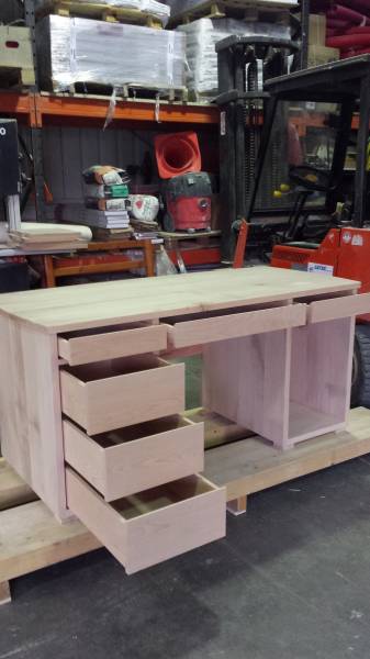 Fabriquer un bureau en bois sur mesure par un menuisier proche Montivilliers 76