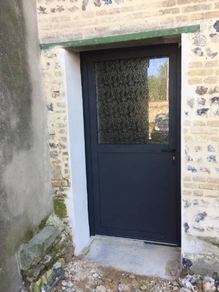 Poser une porte d'entrée par un artisan proche Sainte Adresse 76