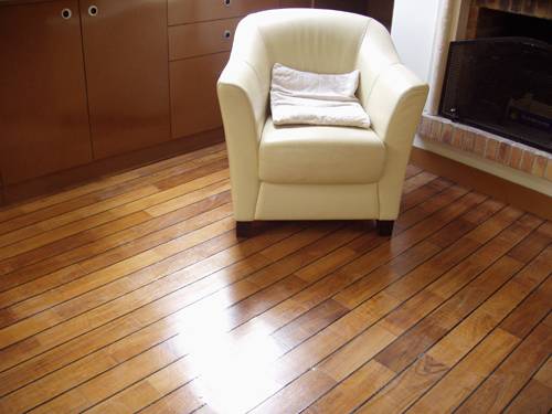 Où réaliser la pose d'un parquet massif à Sainte Adresse