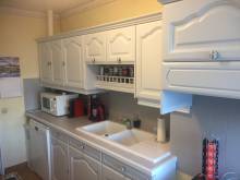 Repeindreles meubles de sa cuisine aménagée par un peintre proche Sainte Adresse 76