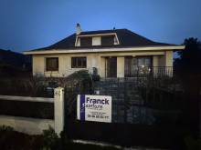 Ravalement d'une façade extérieure de maison avec Franck Peinture et Menuiserie 